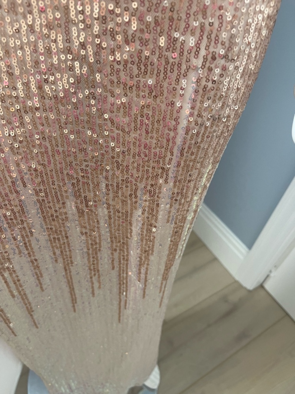 Dazzling gold sequin gown with slit - Picture 7 of 7